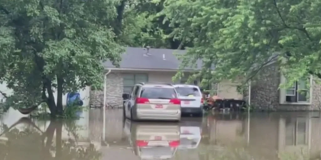 Severe weather threatens Memorial Day travel rush