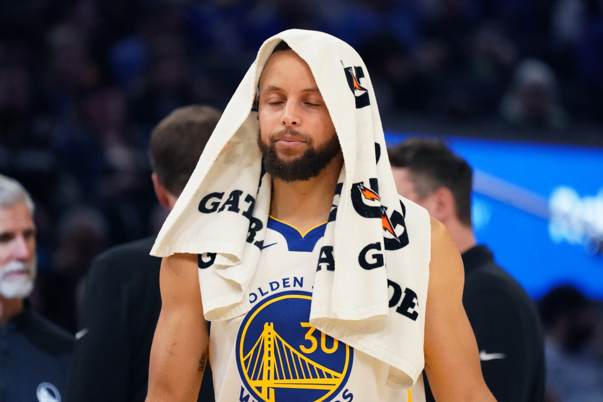Steph Curry’s Behavior During Warriors Game Catches Attention