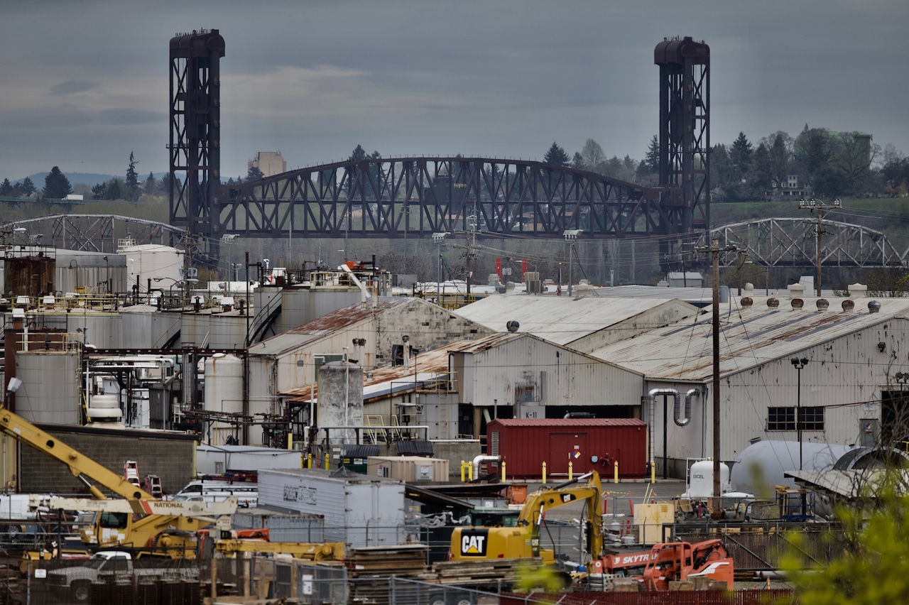 Opponents pack DEQ public hearing on Zenith air quality permit
