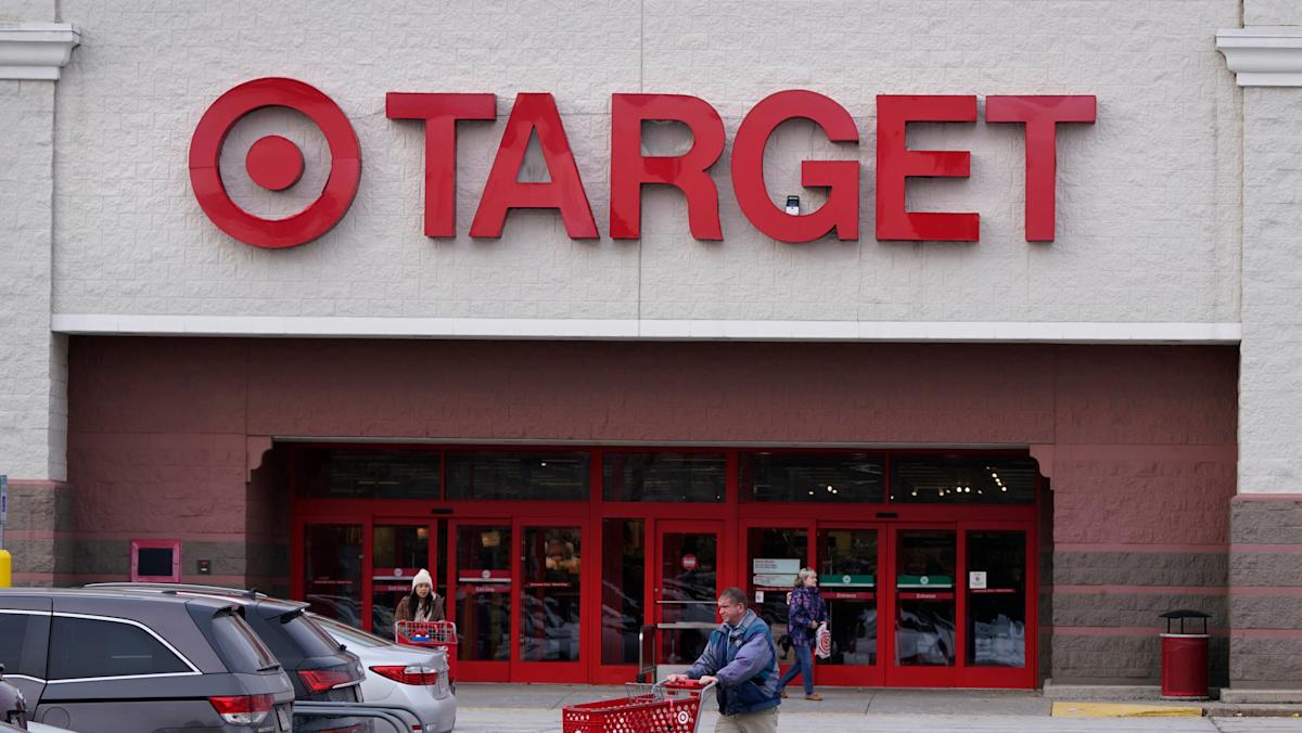 How to play retail stocks: 3 winners vs. 3 losers in the space