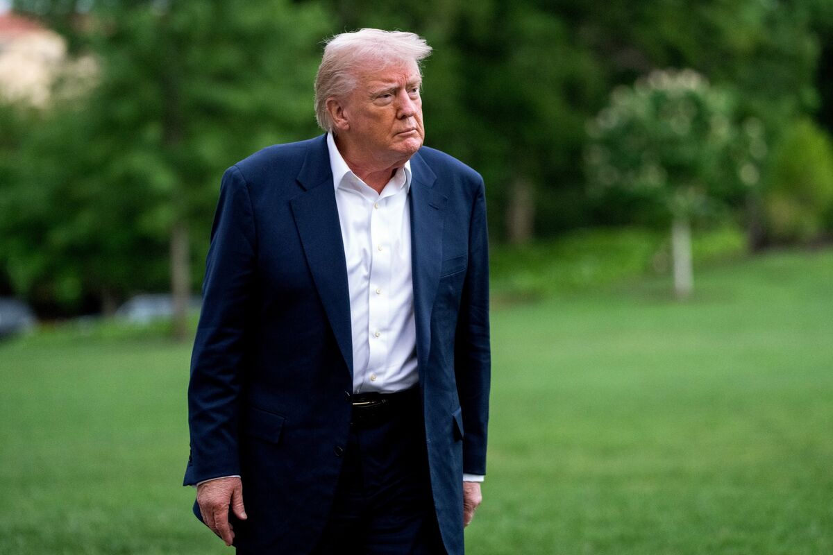 Trump Plans to Rally House Republicans Divided on Tax Cut Bill