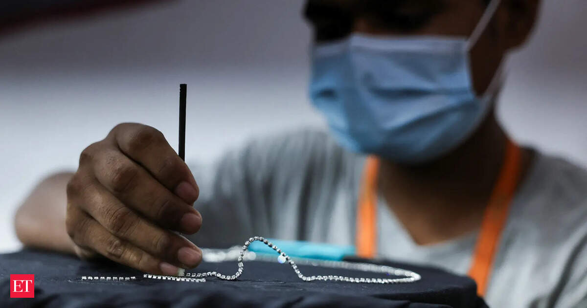 Garment import restrictions from Bangladesh to benefit Indian cos: Industry