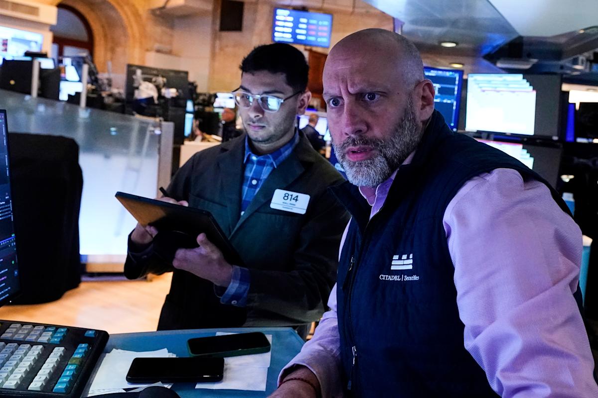 Stock market today: Dow, S&P 500, Nasdaq fall as Trump tariff threats roar back, US deficit anxiety deepens