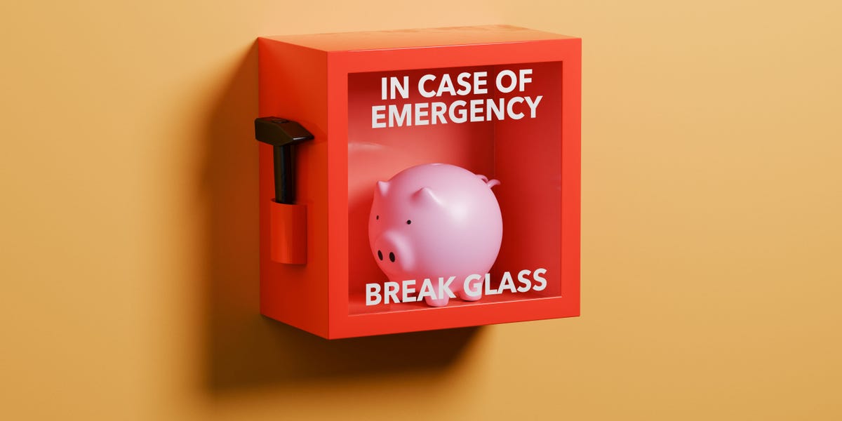 I'm a wealth advisor. Here are my tips for navigating an uncertain market.