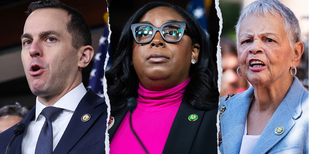 Federal charges filed against Dem congresswoman following confrontation at ICE facility
