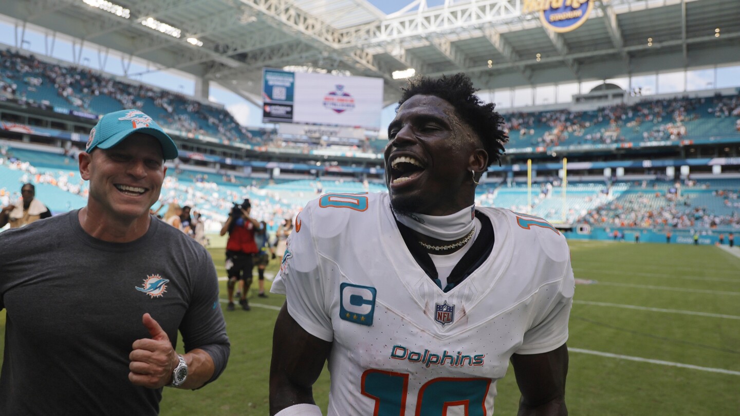 Tyreek Hill laughs off Colts schedule-release video