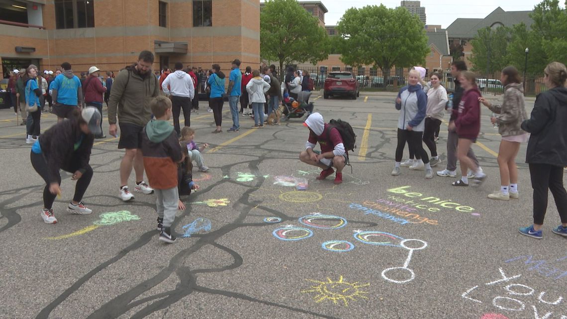 Community joins together for mental health awareness 5K walk in Grand Rapids