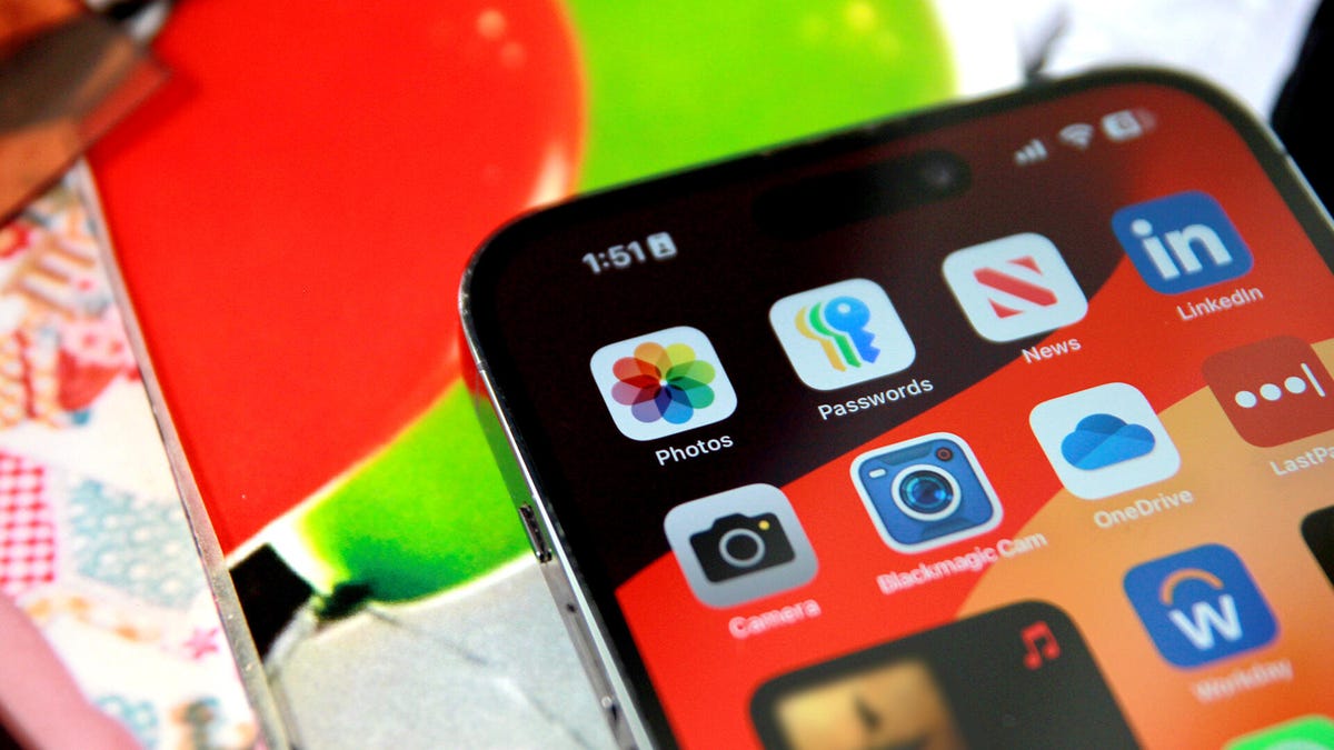 iOS 18.5 brings carrier-based satellite support to iPhone 13