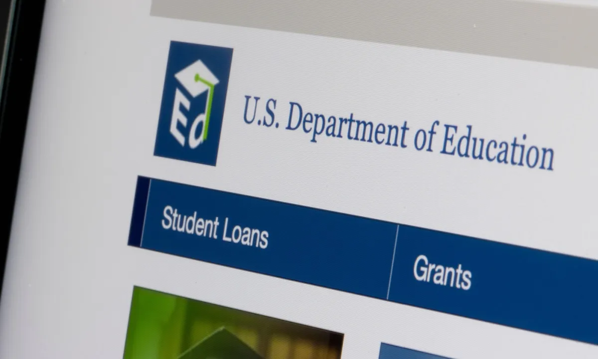 Borrower Credit Scores Plunge Following Student Loan Delinquencies
