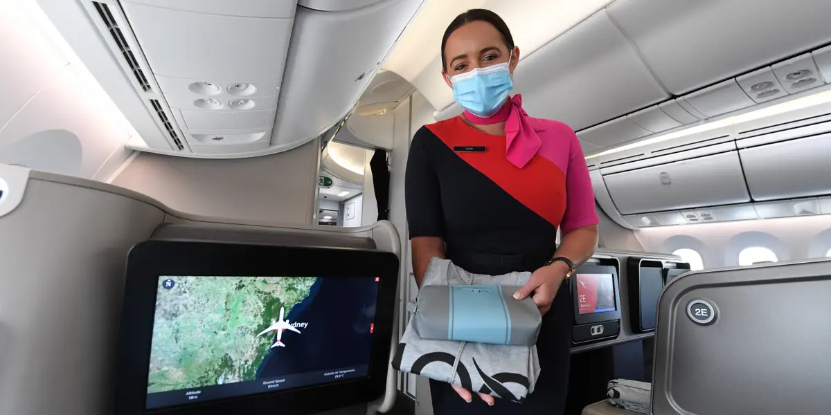 A traveler who has taken more than 325 business-class flights shares 1 thing he's surprised other passengers don't take advantage of