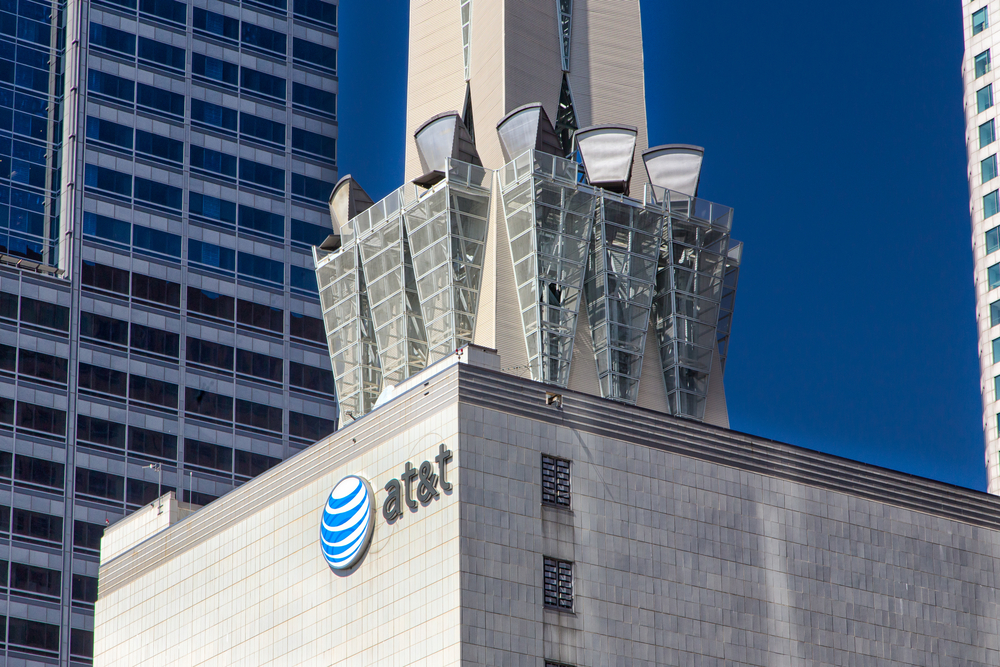 AT&T (T) Maintains 2025 Full-Year Financial and Operational Outlook