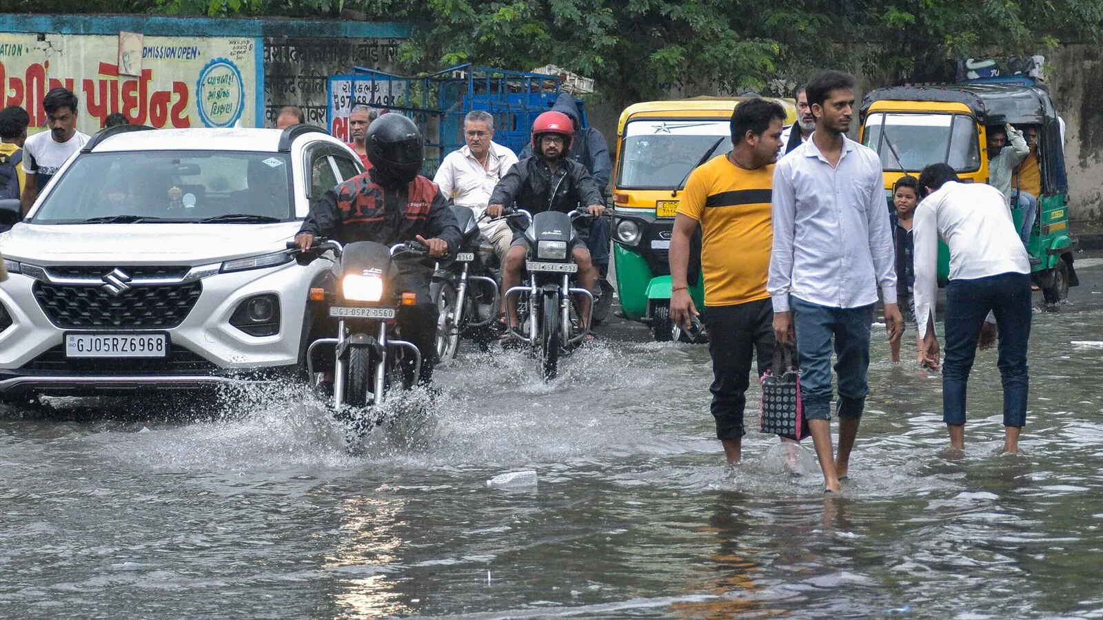 Weather Update: Monsoon likely to arrive in Delhi on Tuesday, red alert issued for Madhya Pradesh -