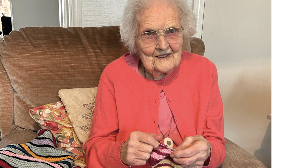Knitter, 97, celebrated for helping homeless cats