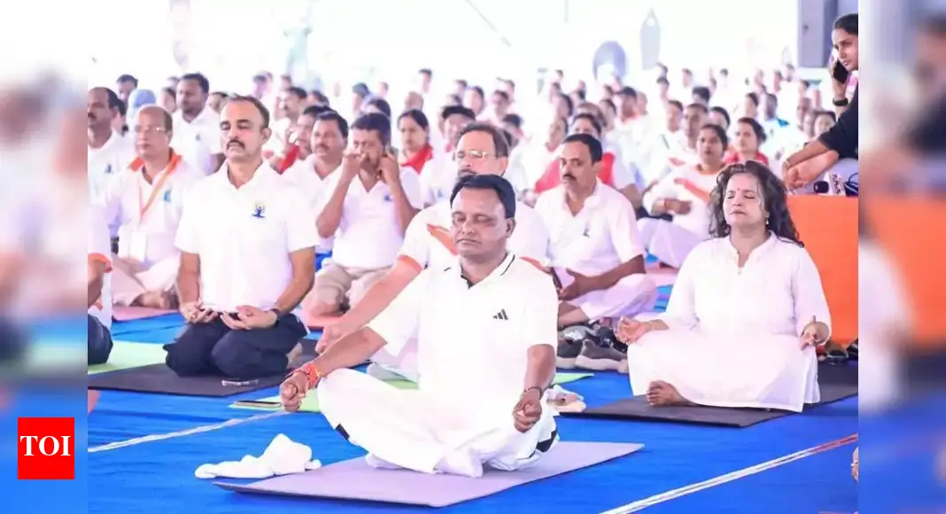 CM Majhi announces integration of yoga in school curriculum | Bhubaneswar News