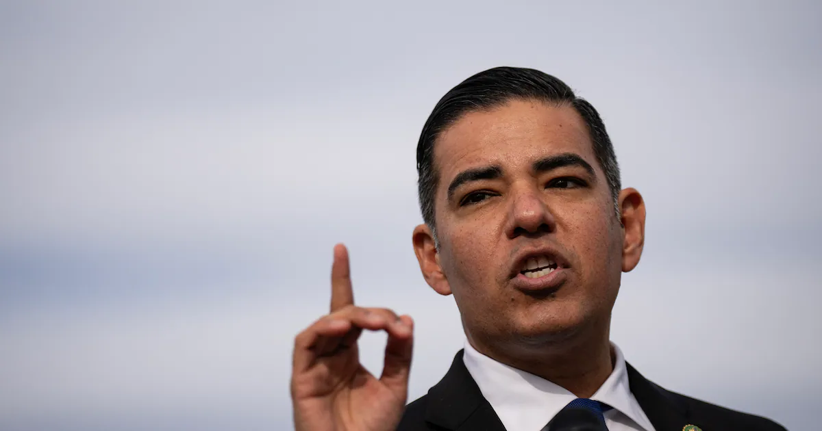 Democrats Elect ‘Youthful’ 47-Year-Old as Head of Oversight Committee
