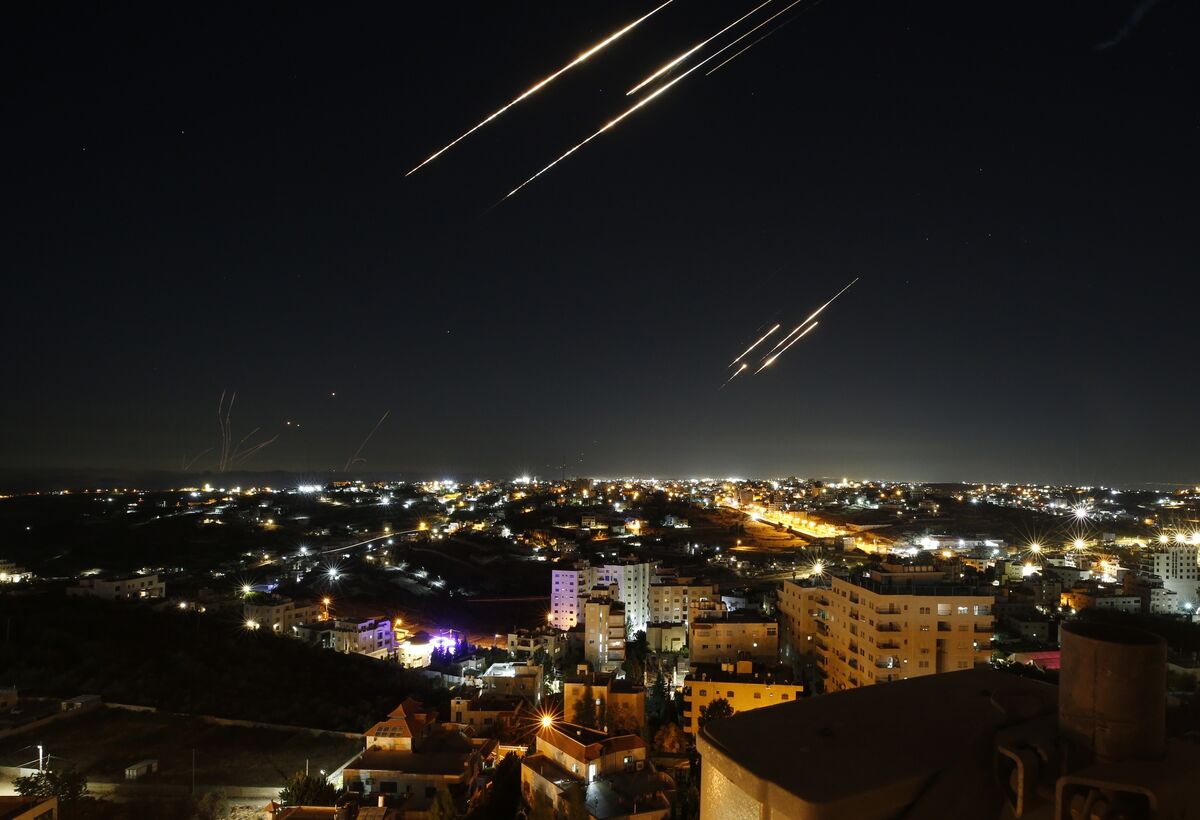 Israel-Iran Conflict Enters Sixth Day as Trump Weighs Options