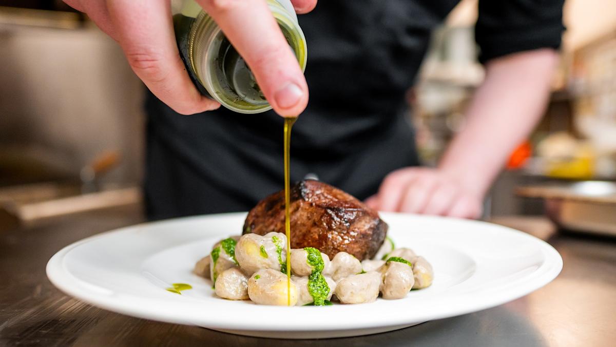 How Italian Restaurants Pick The Perfect Olive Oil For Every Dish