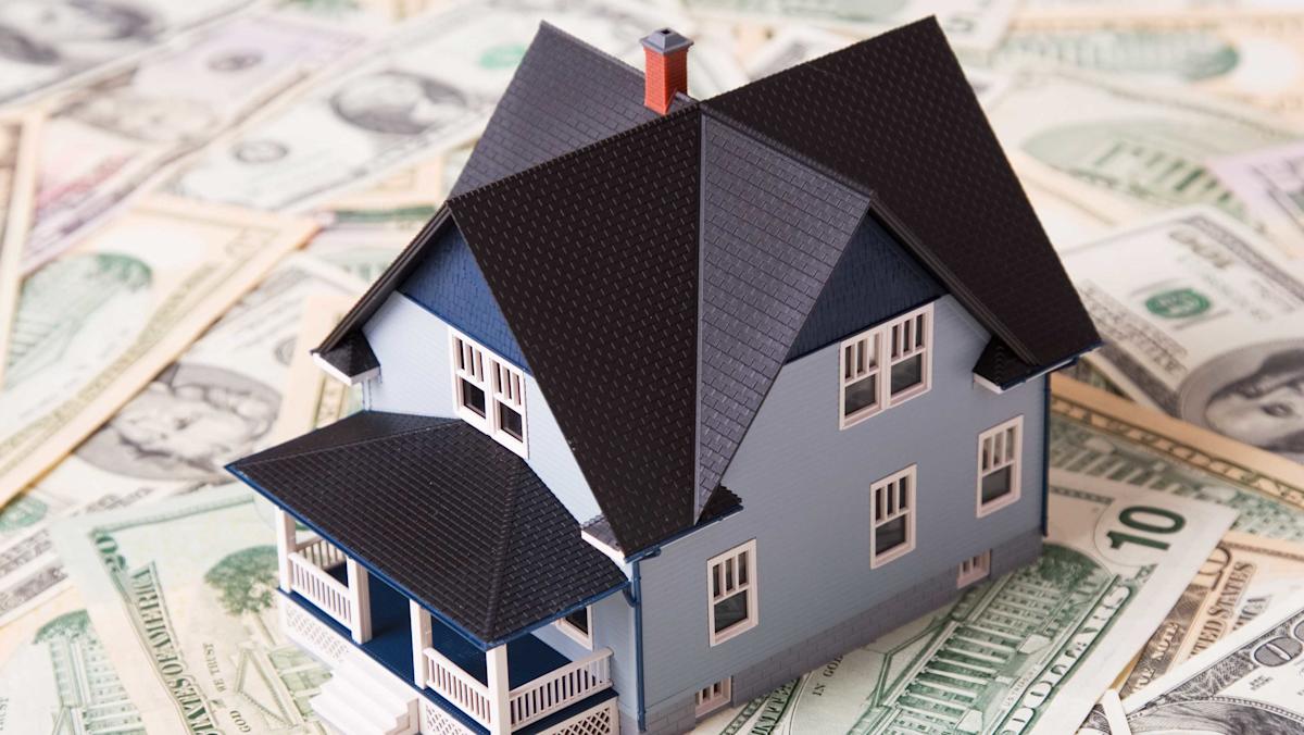 Mortgage rates tick lower & declining new home listings