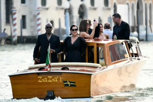Kardashians, Oprah, and more fly private for Bezos wedding