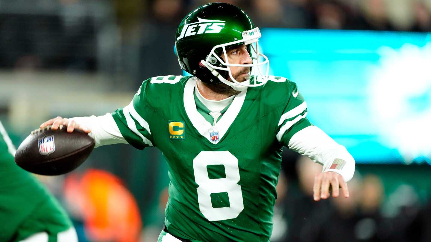Aaron Rodgers will wear No. 8 Steelers jersey