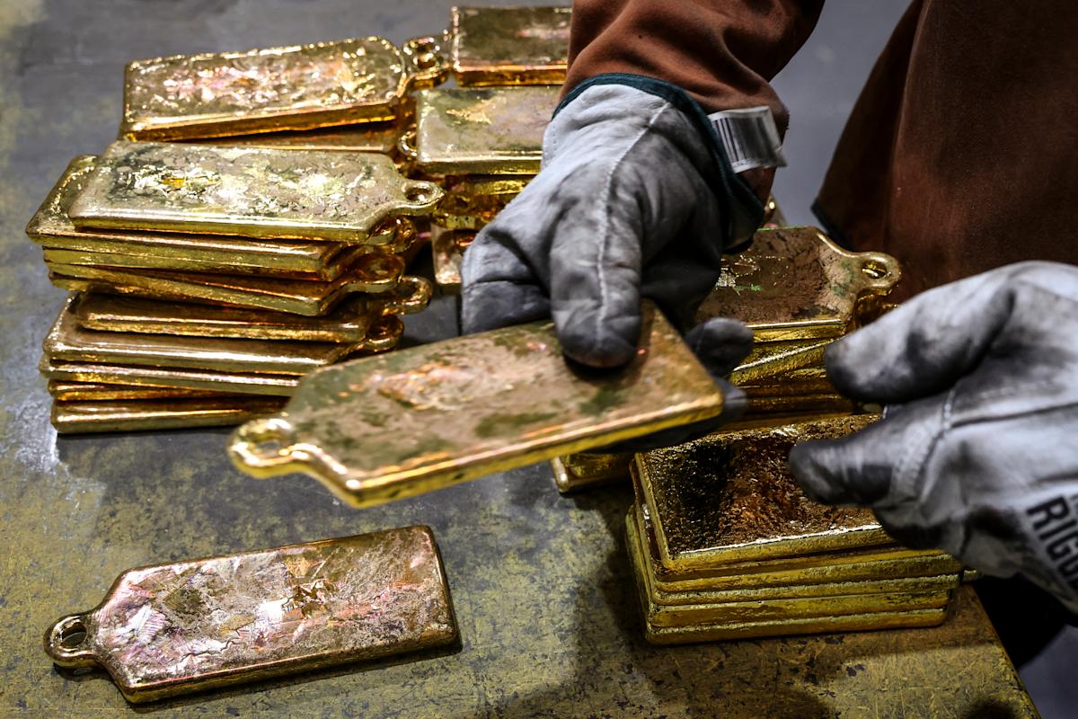 Why bitcoin and gold are rallying as bond yields hit 30-year highs