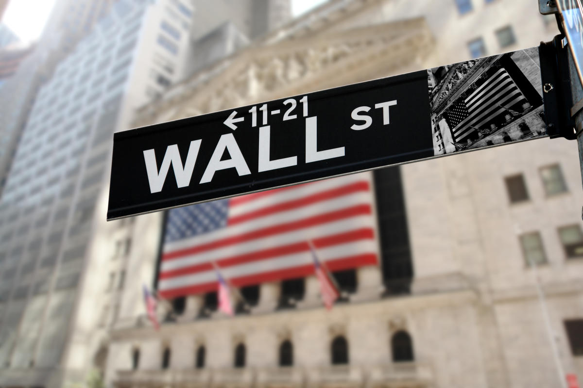 Stocks are back near record highs. Investors still aren't buying this rally.