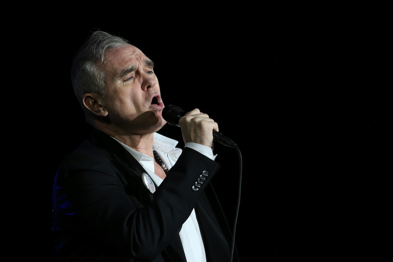 Iconic ‘80s singer cancels show last minute as travel-weary band ‘can barely see’