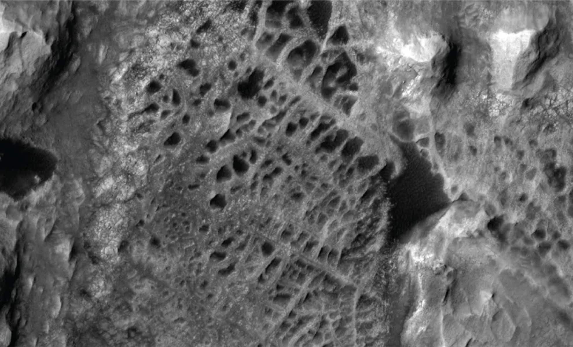Mars Rover Snaps First Detailed Photos of Giant 'Spiderwebs'