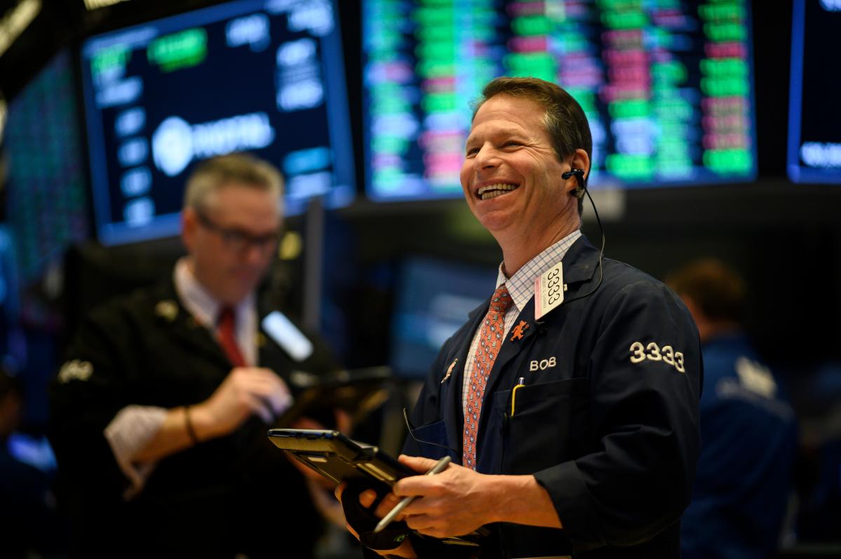 ‘Fog in the data’: Soaring stock market nears second half of 2025 with lingering uncertainty
