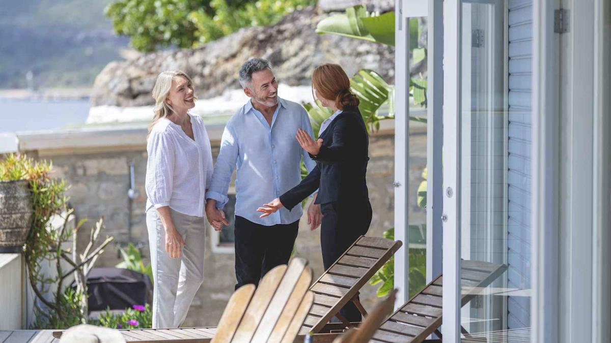 I’m a Financial Expert: 4 Ridiculous Money Habits the Rich Need To Quit