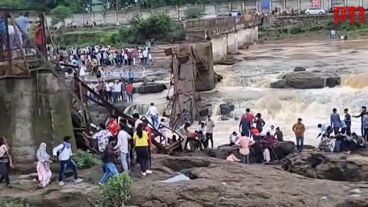 Pune: Bridge over Indrayani River collapses; several tourists feared drowned
