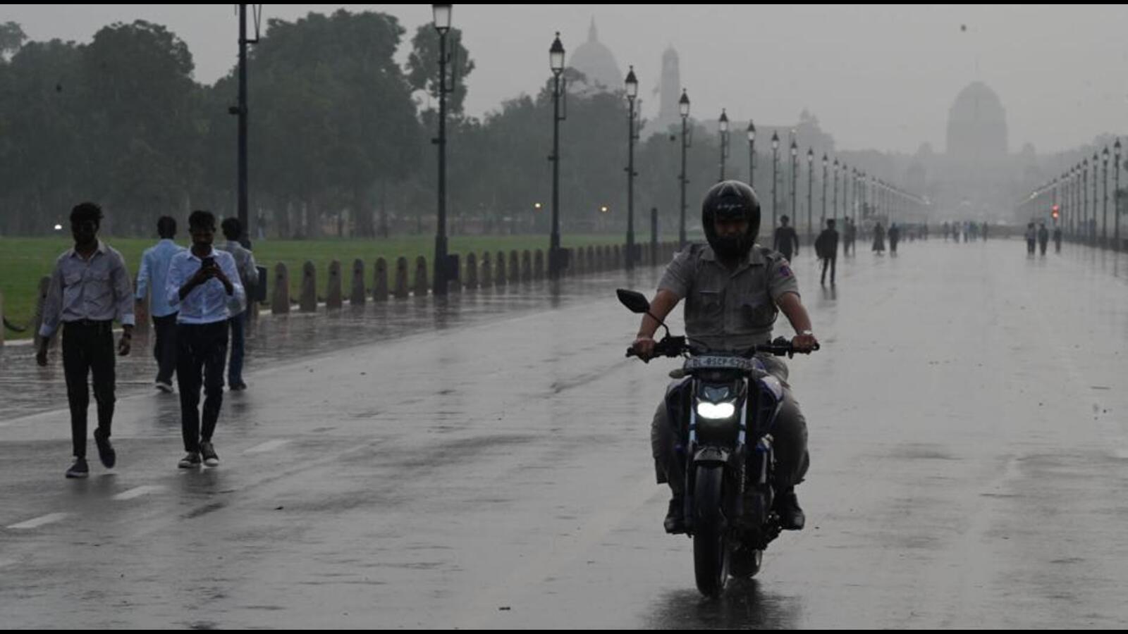 Monsoon delayed as trough remains south of Delhi