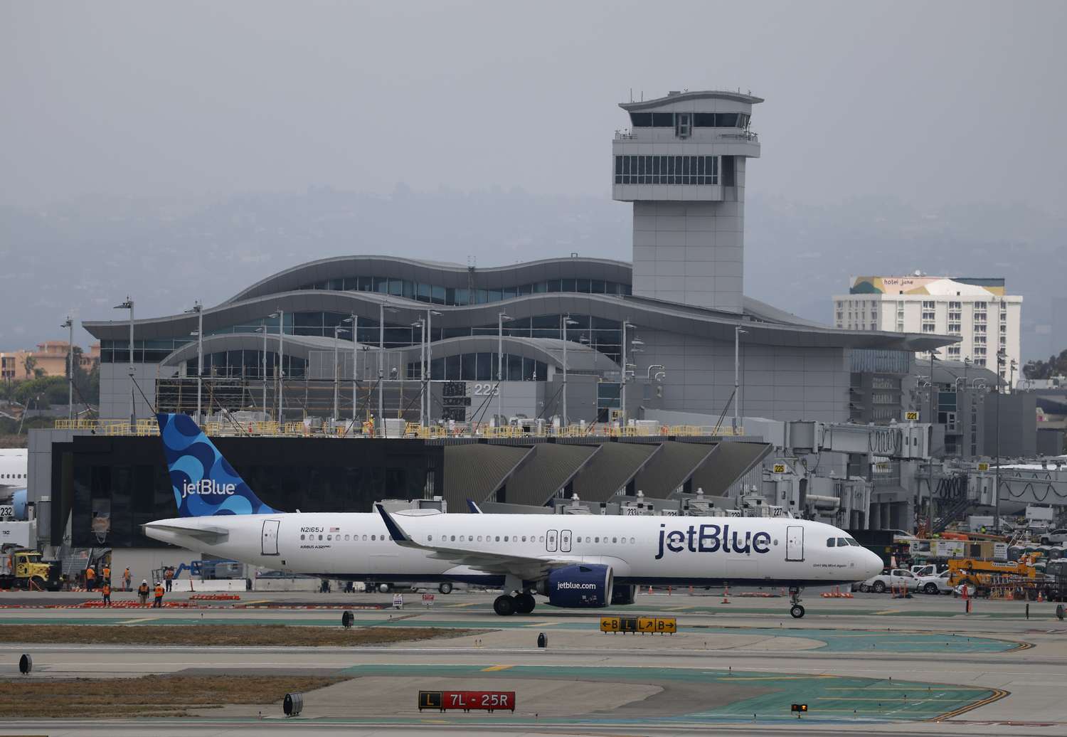 JetBlue to Implement Further Cost Cuts Amid Soft Travel Demand, Report Says