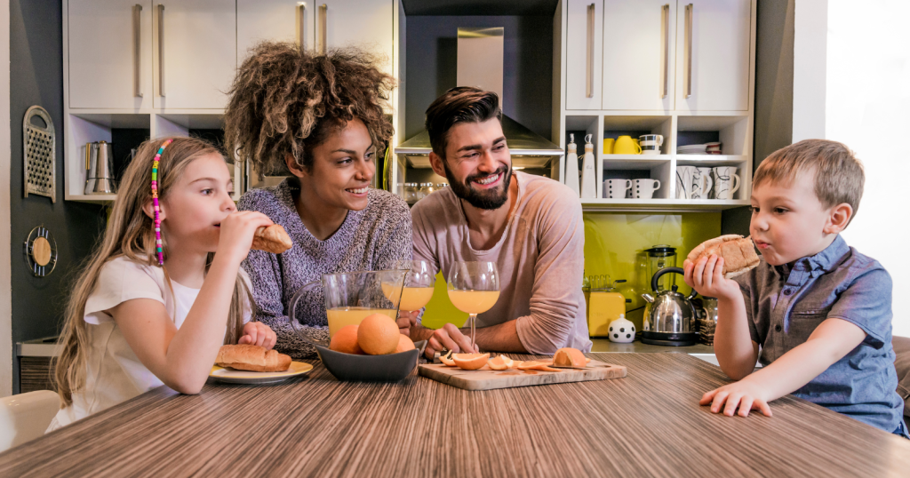 7 surprising benefits of eating together as a family, according to psychology