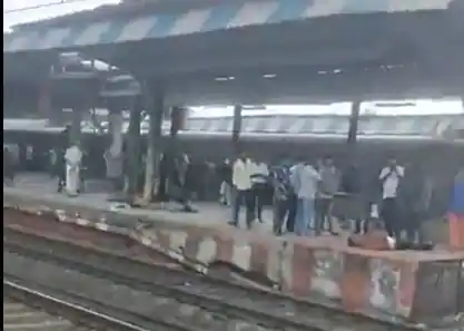 Mumbai train tragedy: Six feared dead after falling off local train, several injured