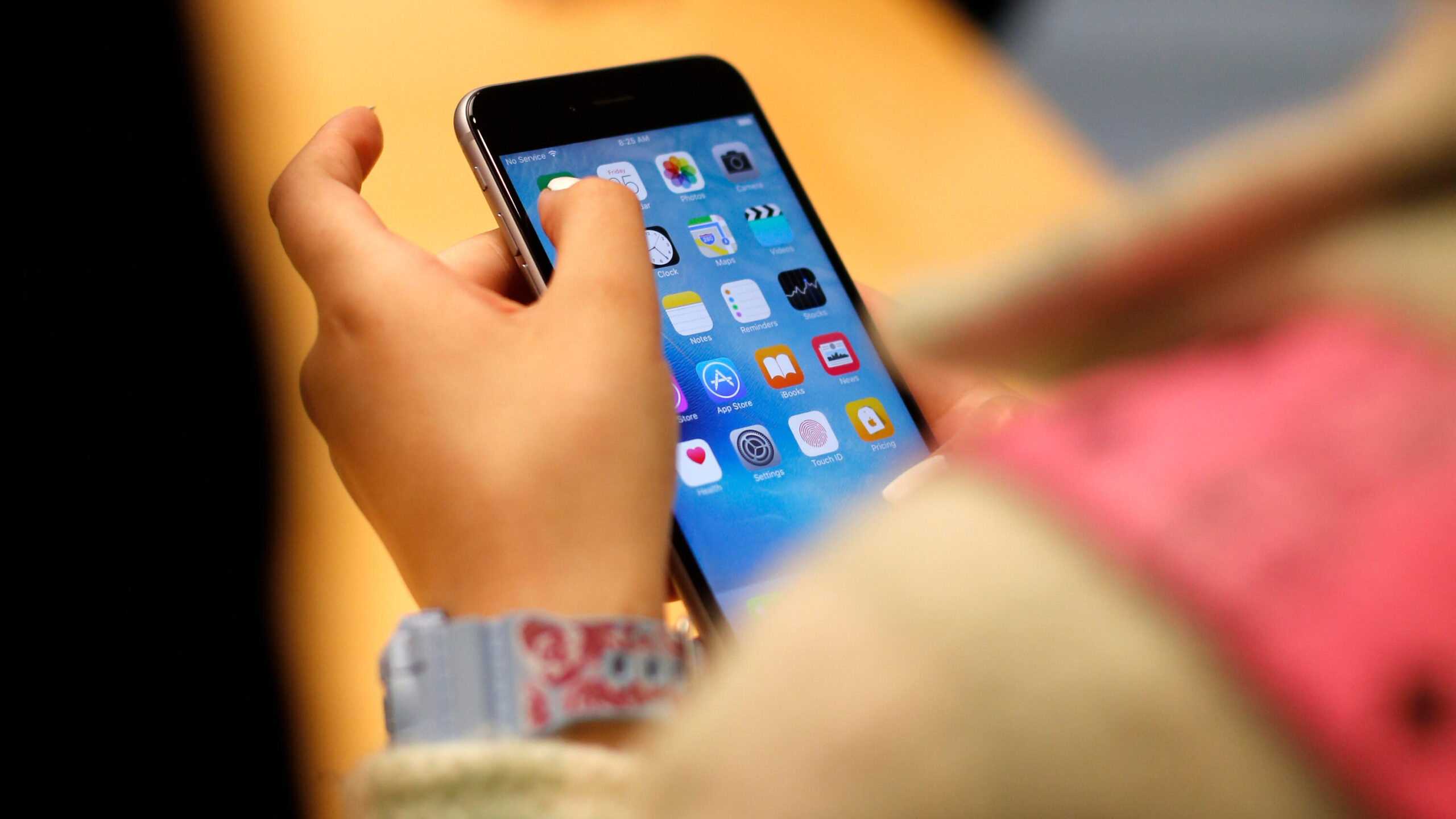 Real Risk to Youth Mental Health Is ‘Addictive Use,’ Not Screen Time Alone, Study Finds