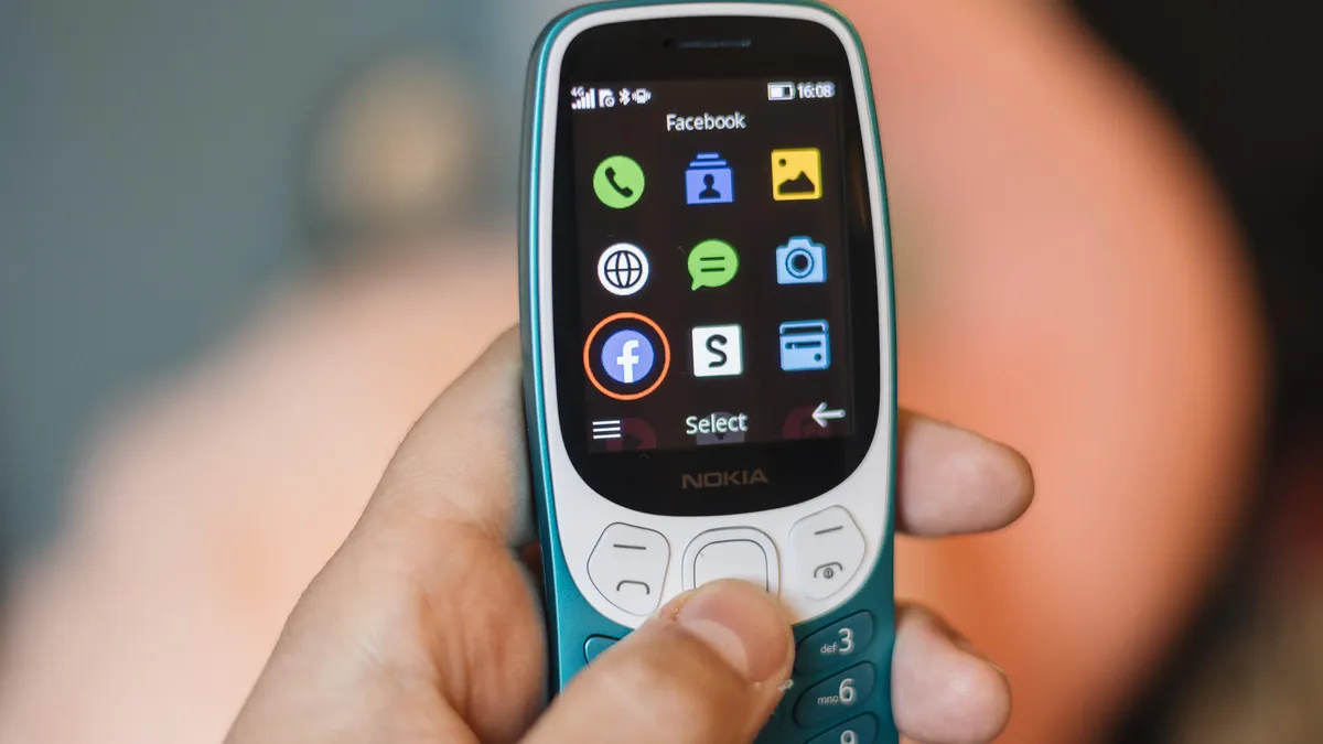 Traveling Abroad? Get a Burner Phone to Keep Your Data Private