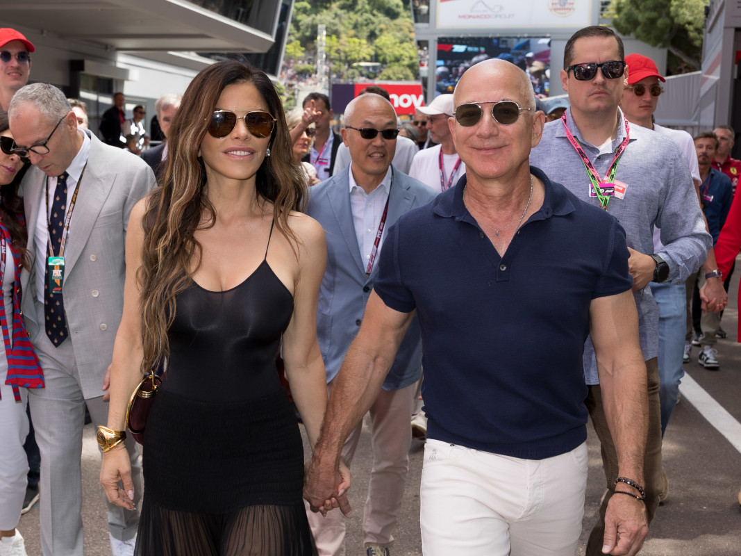 Top Celebrities Start Arriving for Jeff Bezos & Lauren Sanchez Wedding Extravaganza