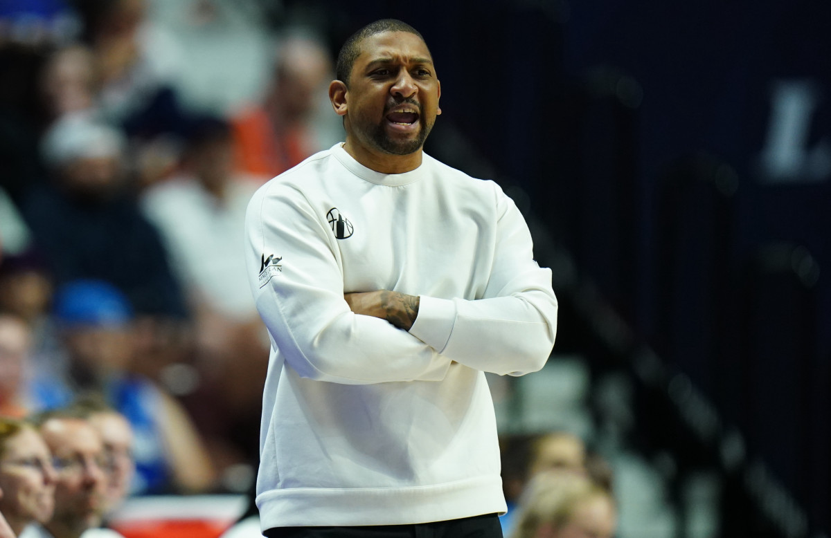 Chicago Sky Make Change After 11th Loss