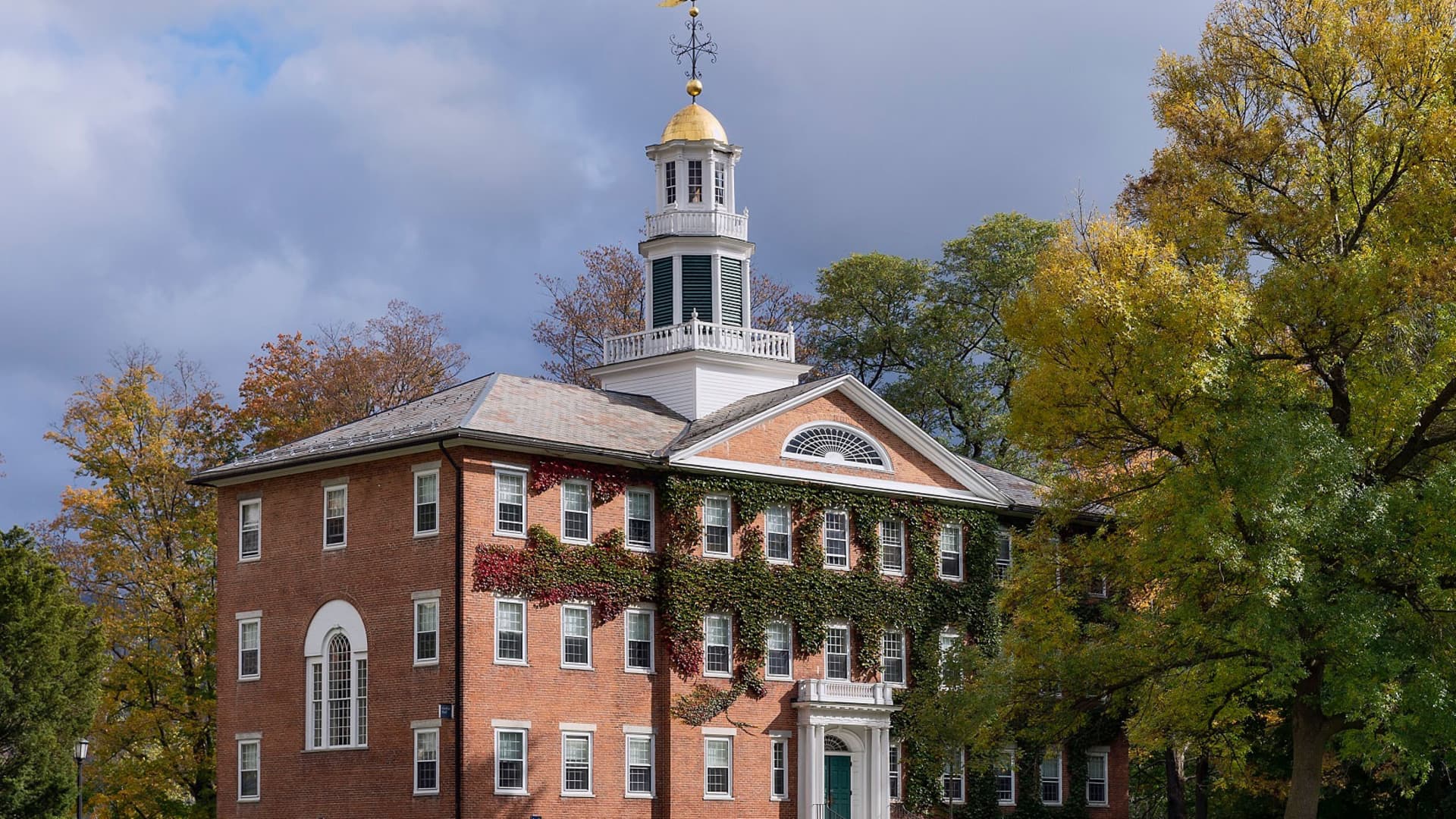 The top private and public colleges for financial aid — 5 offer average scholarships of more than $50,000