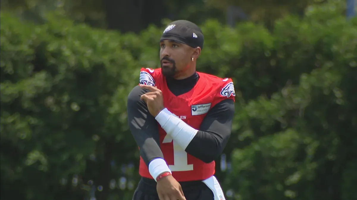 Eagles OTA observations: Jalen Hurts finally airs one out