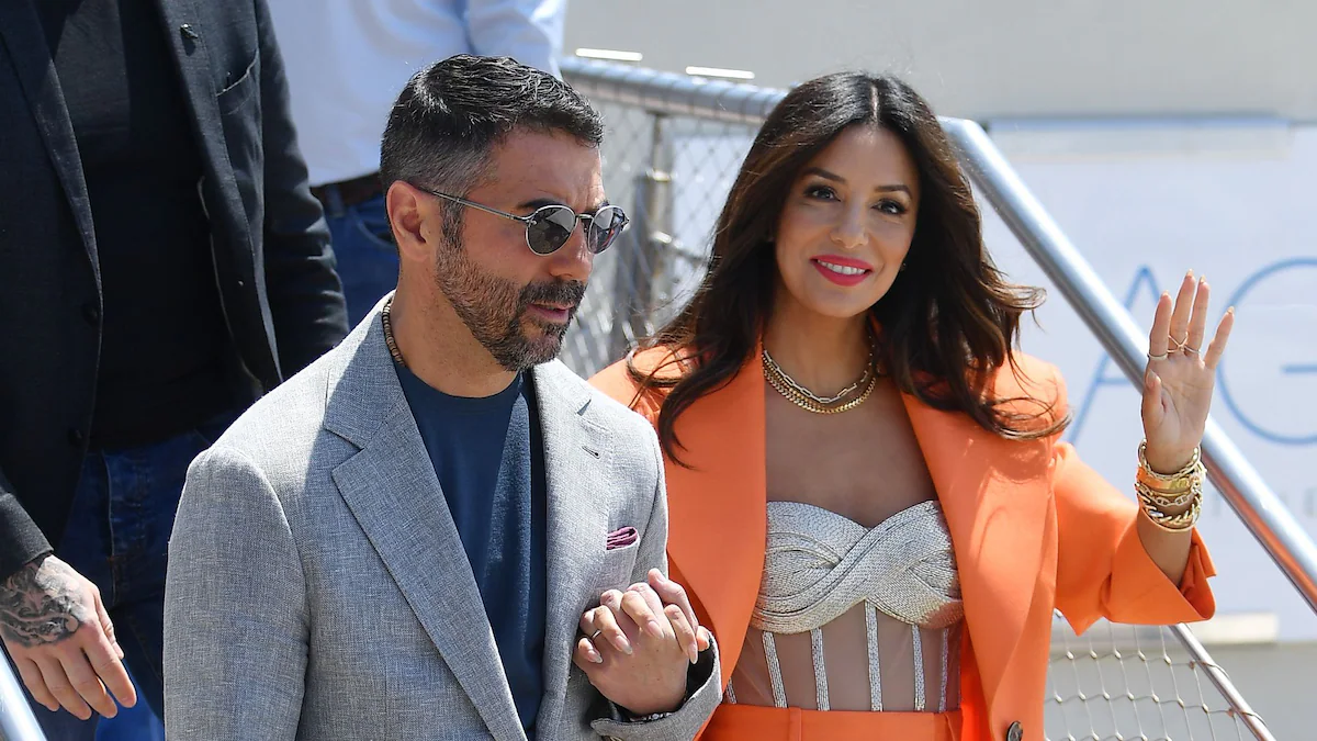 Eva Longoria and Pepe Bastón can't get their hands off each other at the beach