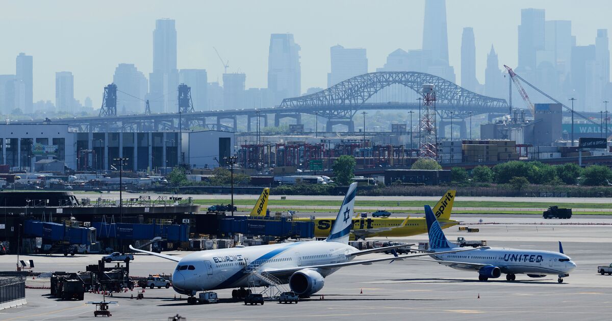 Travel chaos as major US airport grounds all flights