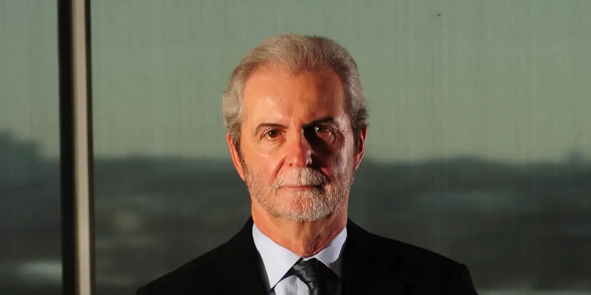 Billionaire John Calamos says he's bullish on stocks and the economy — and won't follow Warren Buffett off stage yet