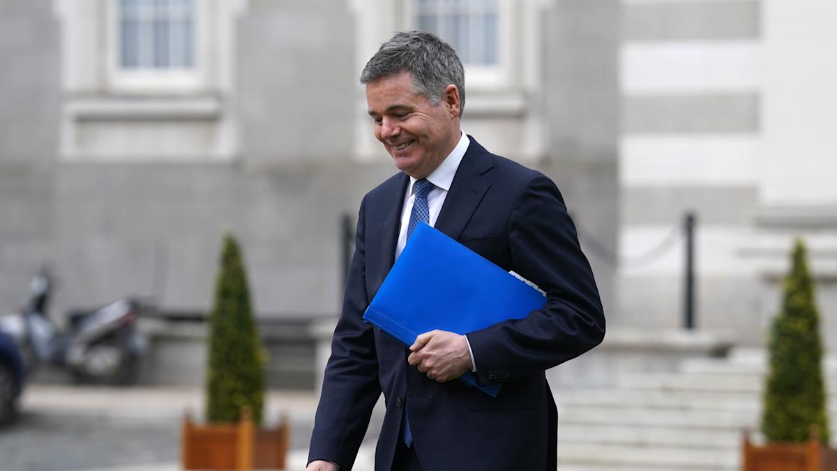 Pay cap of 500,000 euro at AIB and PTSB removed, Finance Minister says