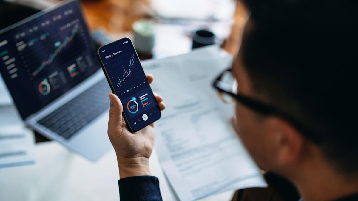Defensive vs. cyclical stocks: How investors should position