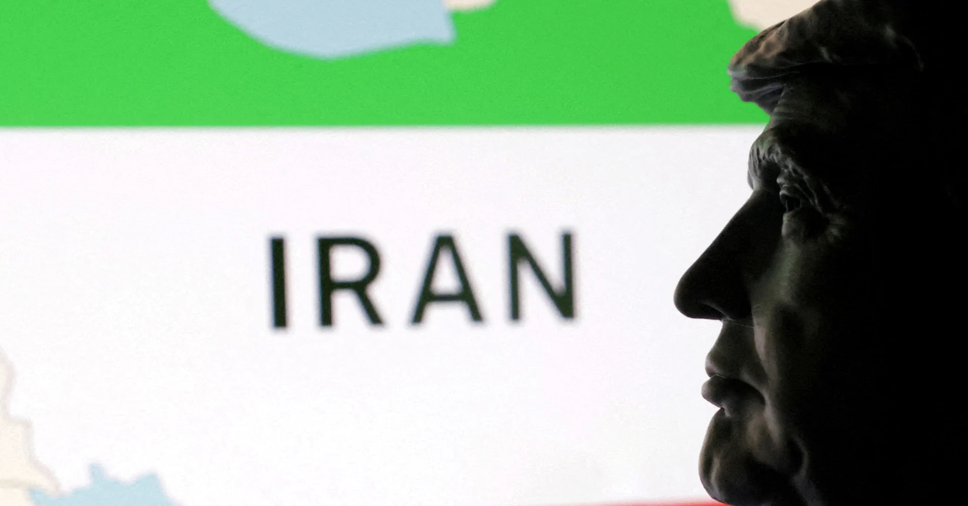 Trump says China can continue to purchase oil from Iran