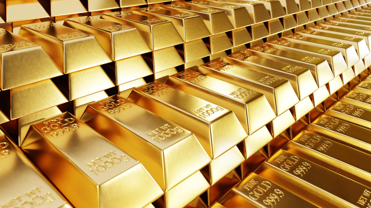 Gold slips, Palntir falls on easing tensions, chip stock outlook
