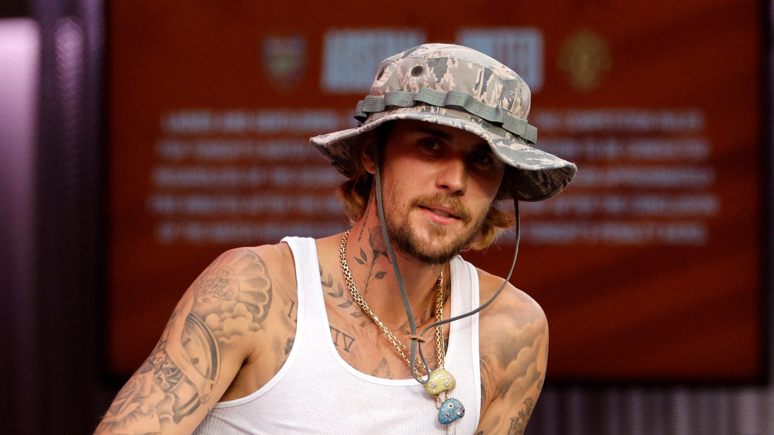 Justin Bieber Is ‘Standing on Business’ in Paparazzi Video