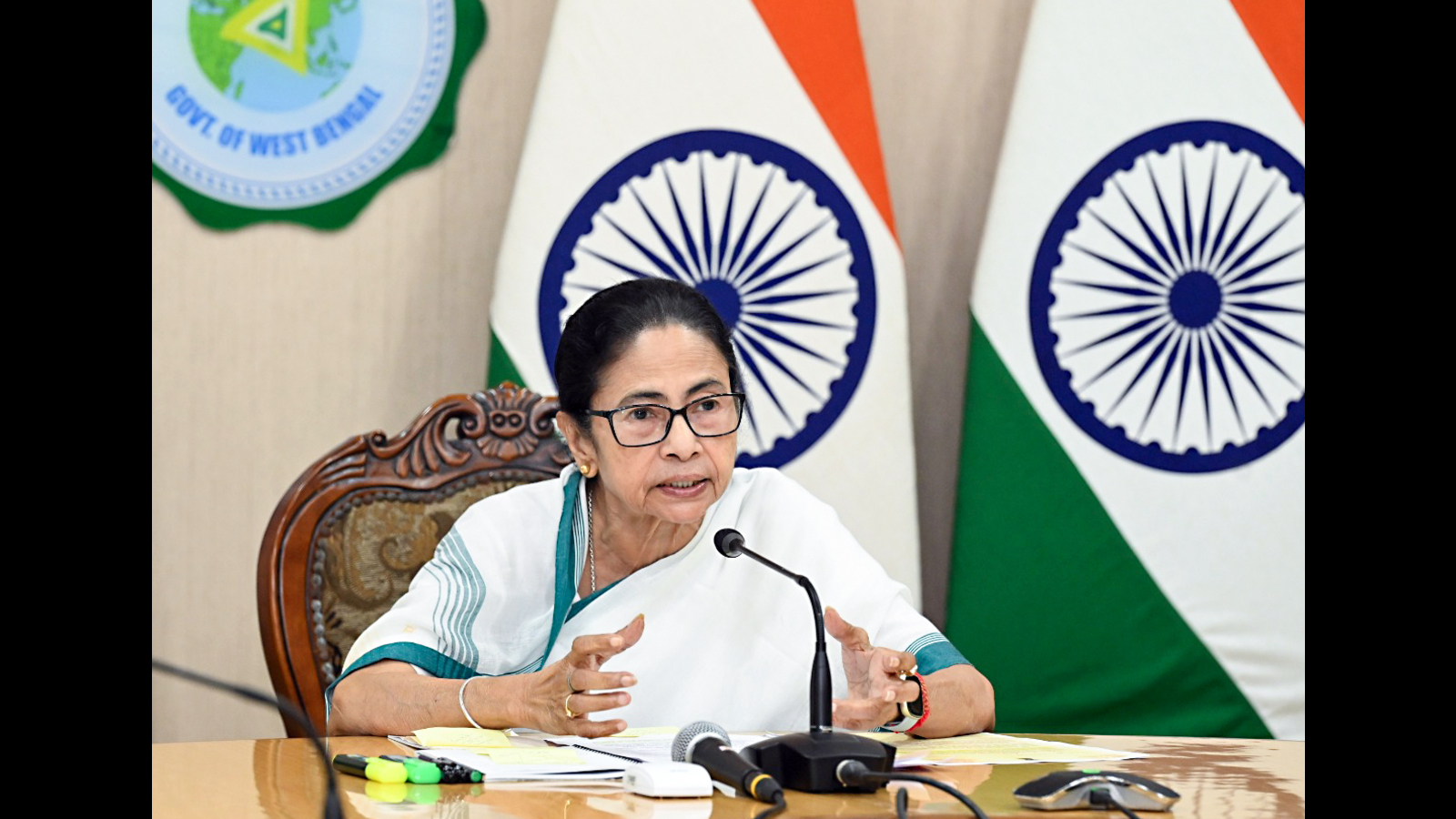 Mamata leads Oppn charge on ECI drive